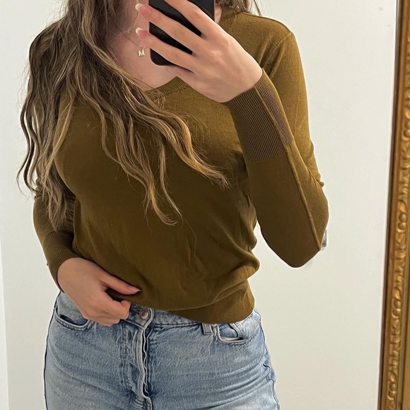 Everlane Tops - SOLD on lnstagram: baddest.out.there